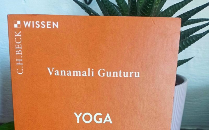 1725529631376 Buch cover von Yoga von Vanamali Gunturu